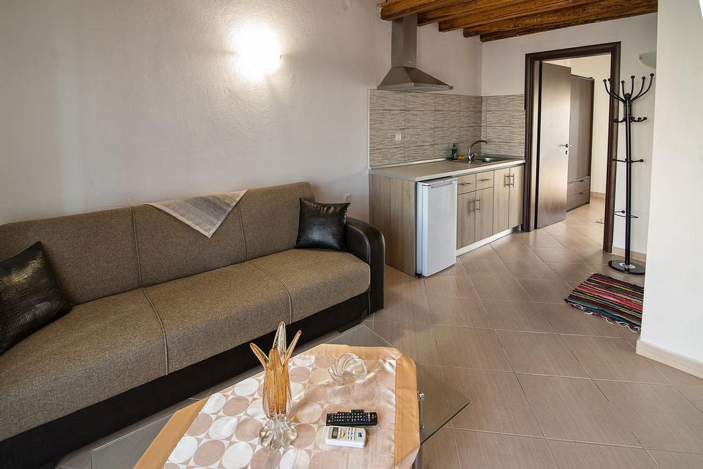 Theano Apartments Sarti Exterior foto